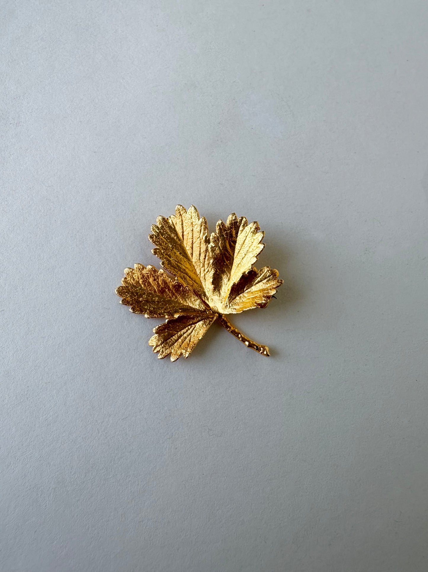MAPLE LEAF BROOCH
