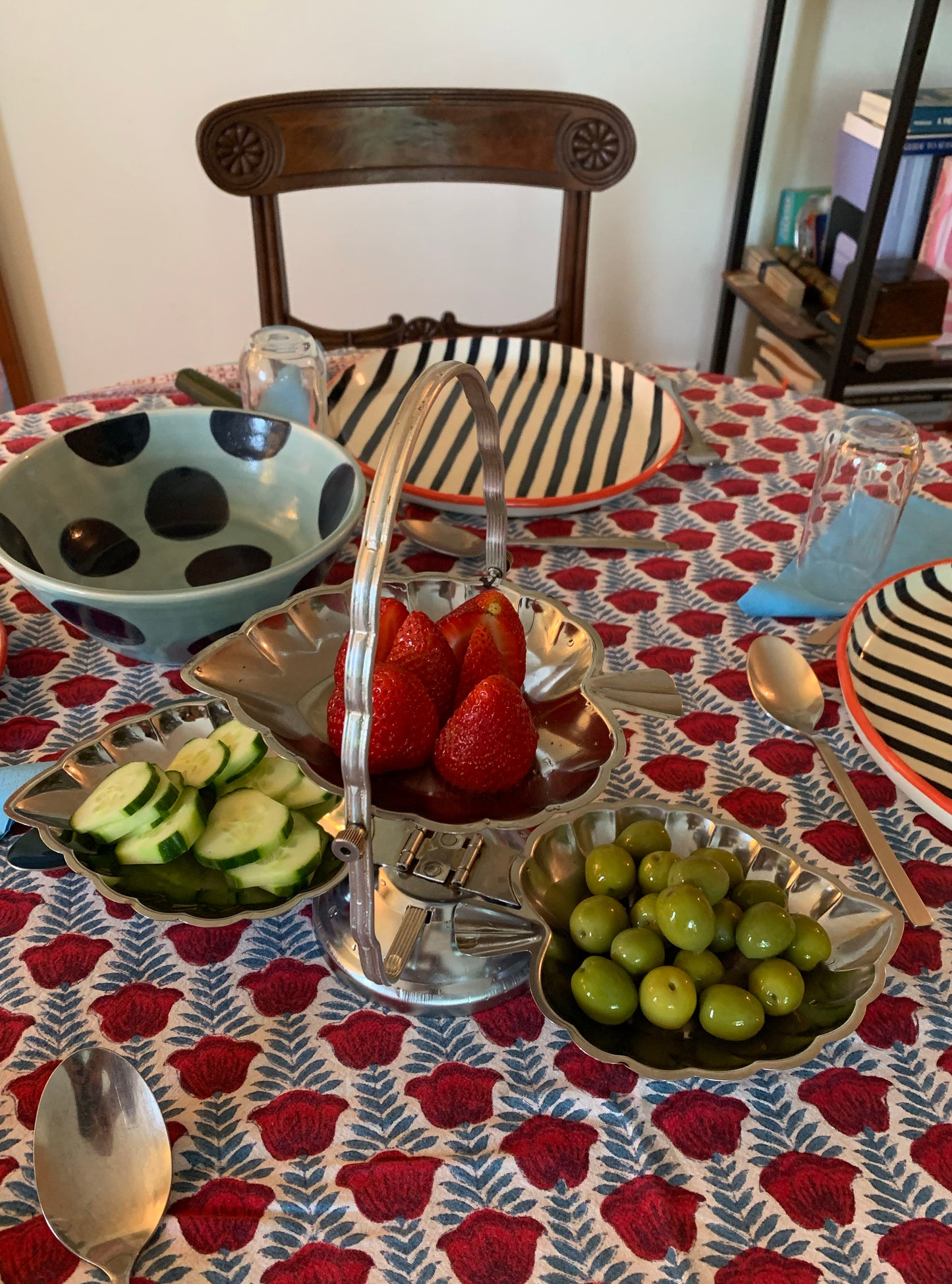VINTAGE TIERED SERVING TRAY