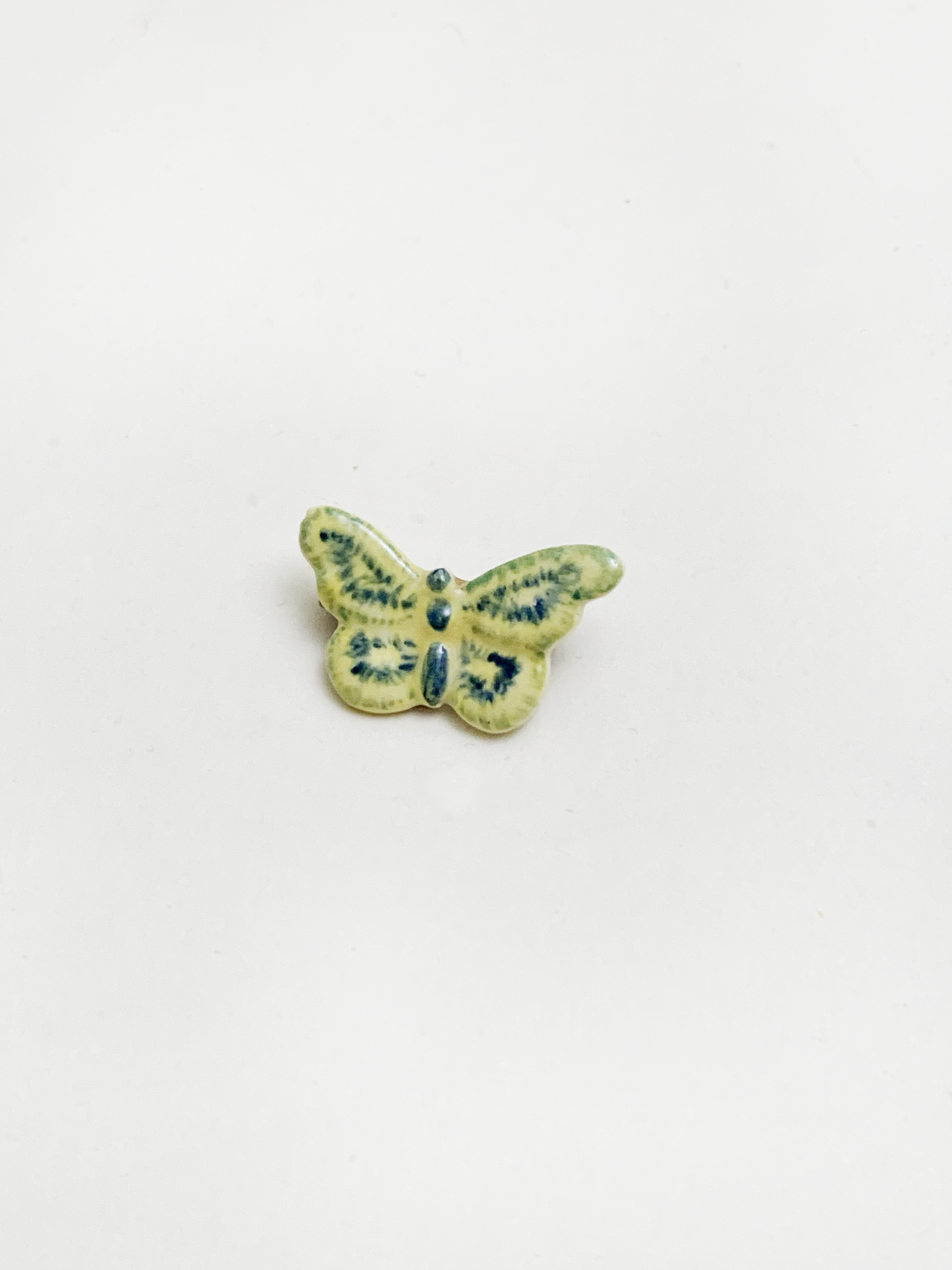 CERAMIC TINY BROOCH