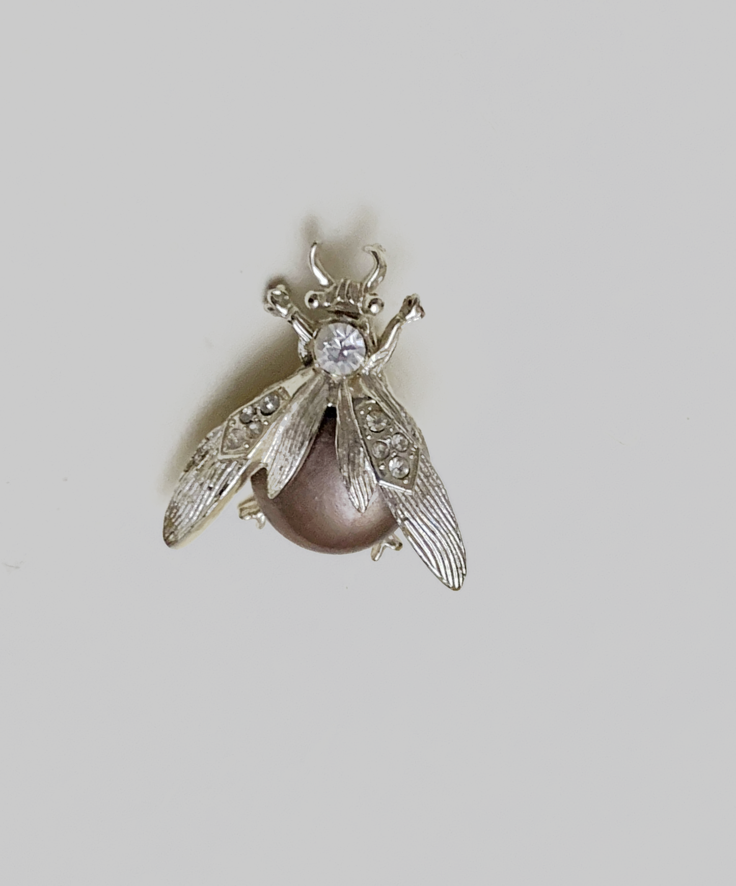 SMALL FLY PEARL BROOCH