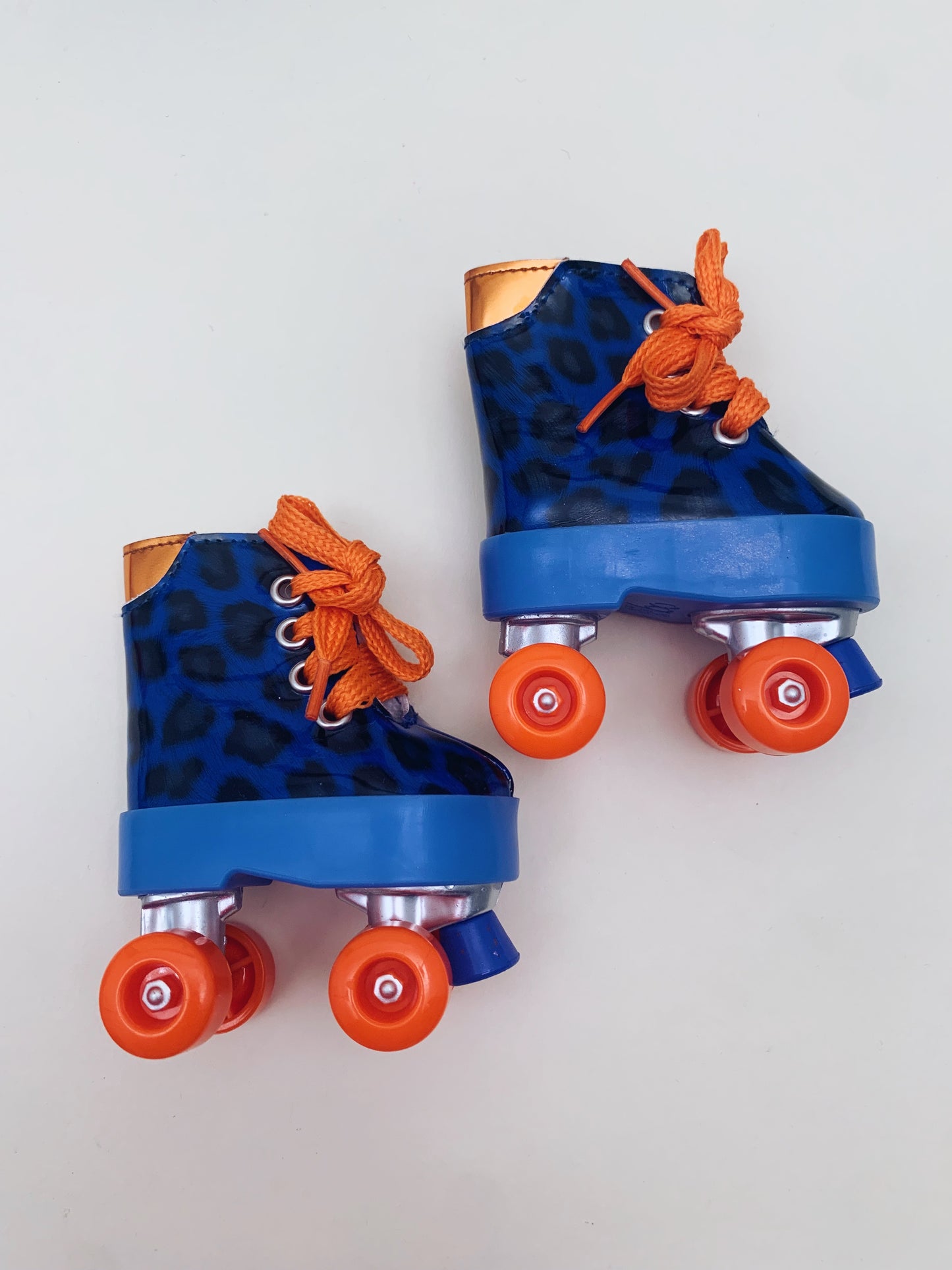 AMERICAN GIRL DOLL ROLLER BLADES