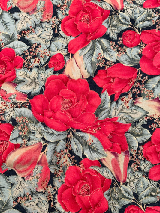 CIRCLE TABLE CLOTH RED BLOOMS