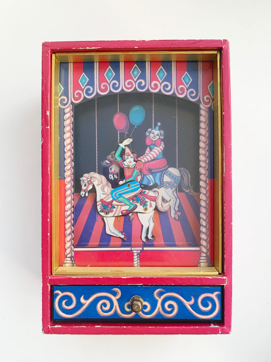 VINTAGE WIND UP MUSICAL BOX